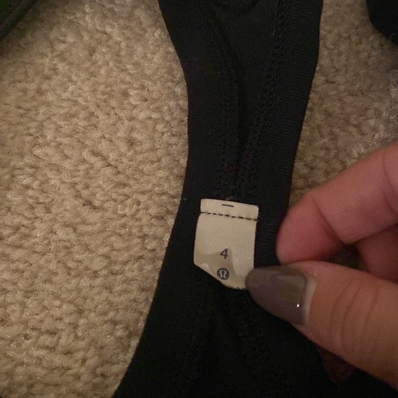 New York - Lululemon racerback tank - Picture 5 of 5